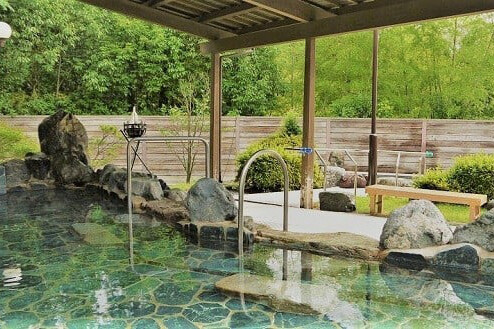 池田温泉本館の露天風呂「寝覚めの湯」