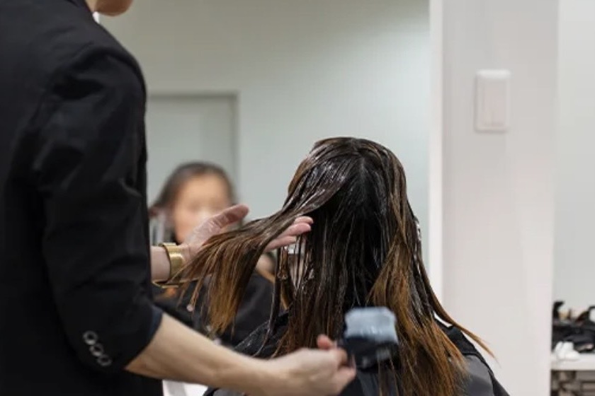 サロン運営に加え、施術時間と髪へのダメージを徹底的に削減する製品を現場目線で開発。