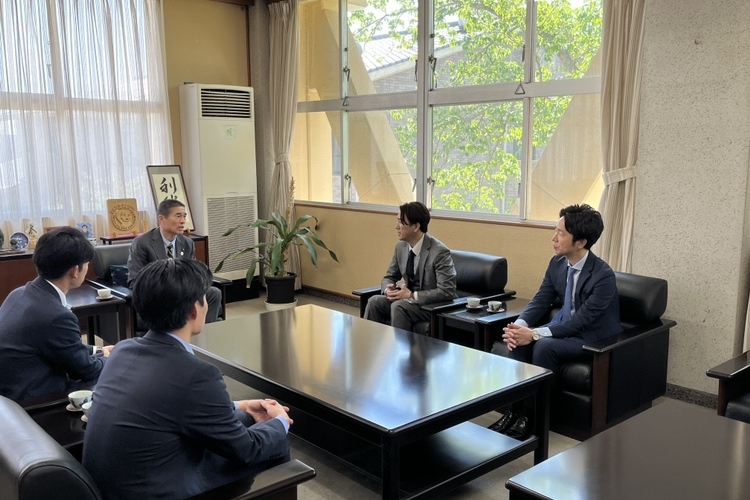 寄付先自治体の首長と直接対話し、地域課題の共有を図る