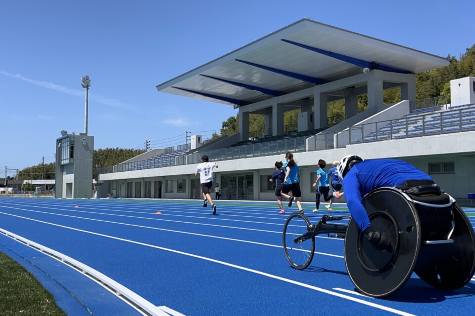 パラ陸上選手たちによる合宿の様子