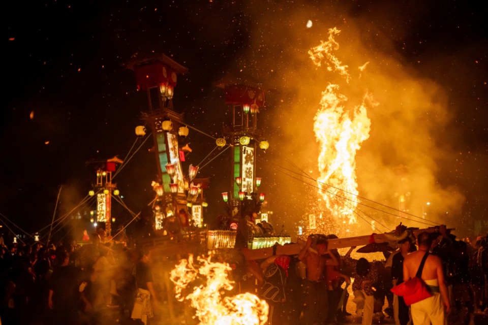 宇出津（うしつ）地区の「あばれ祭」。伝統文化・地域コミュニティの復旧の先駆けとして、震災の同年７月に開催された