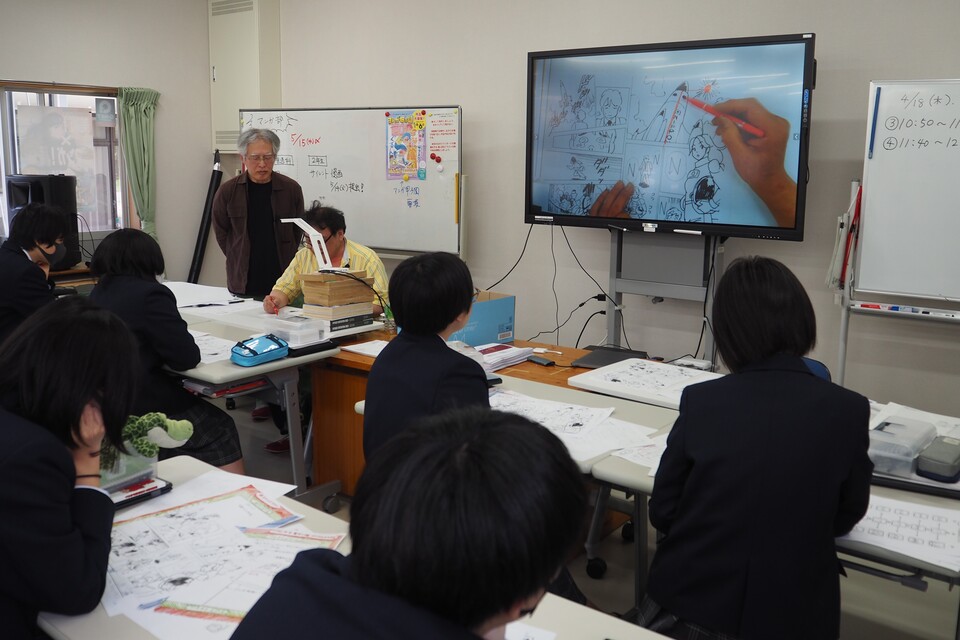 熊本県立高森高校マンガ学科の授業風景