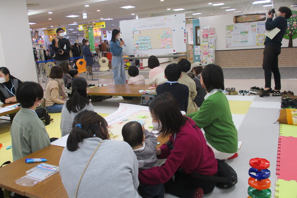 交流広場デザインワークショップの様子