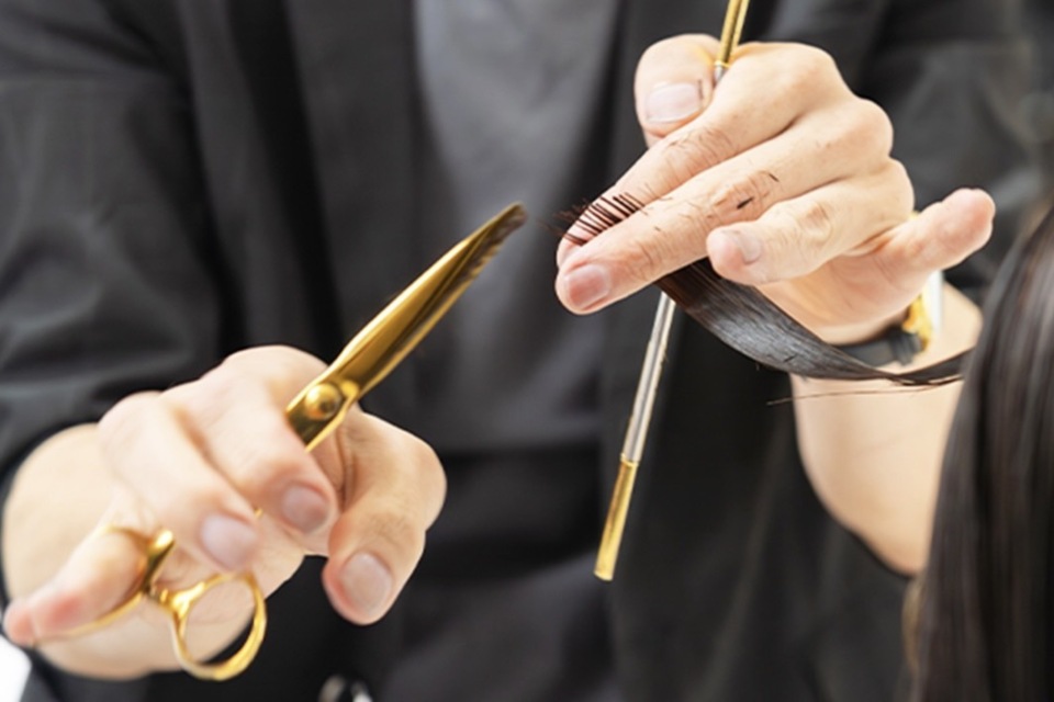 ヘアケアのプロフェッショナルとして、短時間で綺麗に仕上げる時短施術を実現。