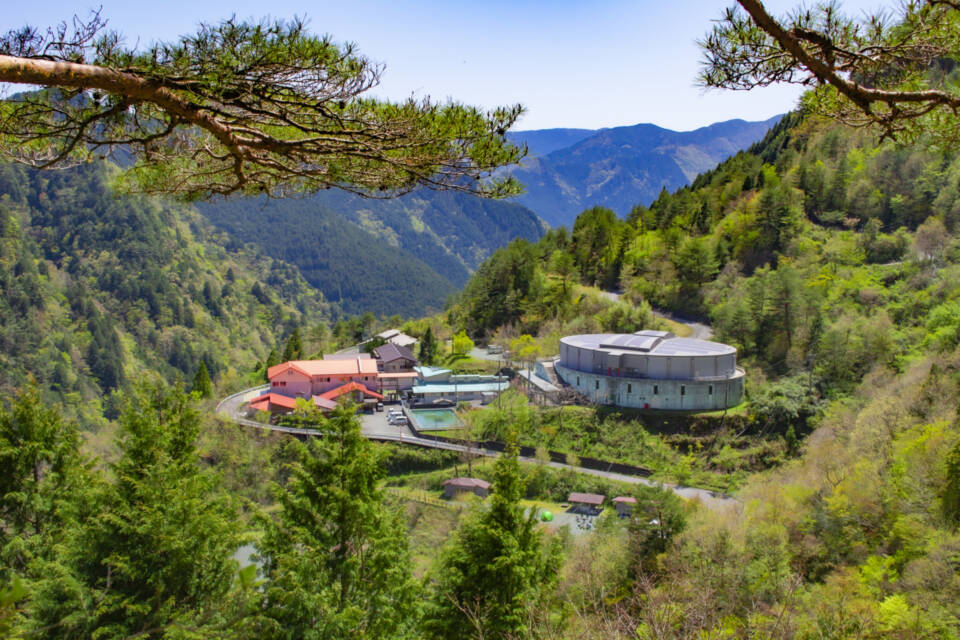 雄大な山に抱かれた「自然王国 白滝の里」