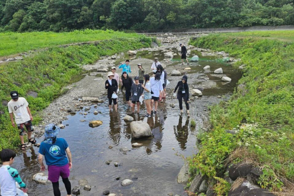 子どもたちが西川町を訪れる自然体験企画の様子