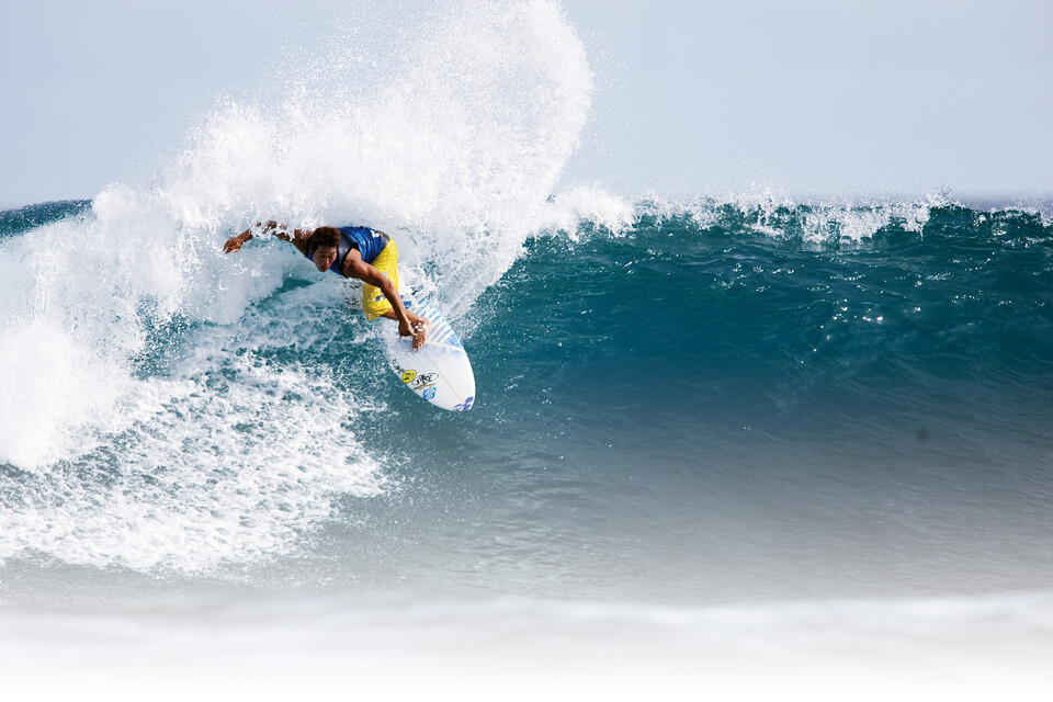 高鍋町の海でのサーフィンの様子