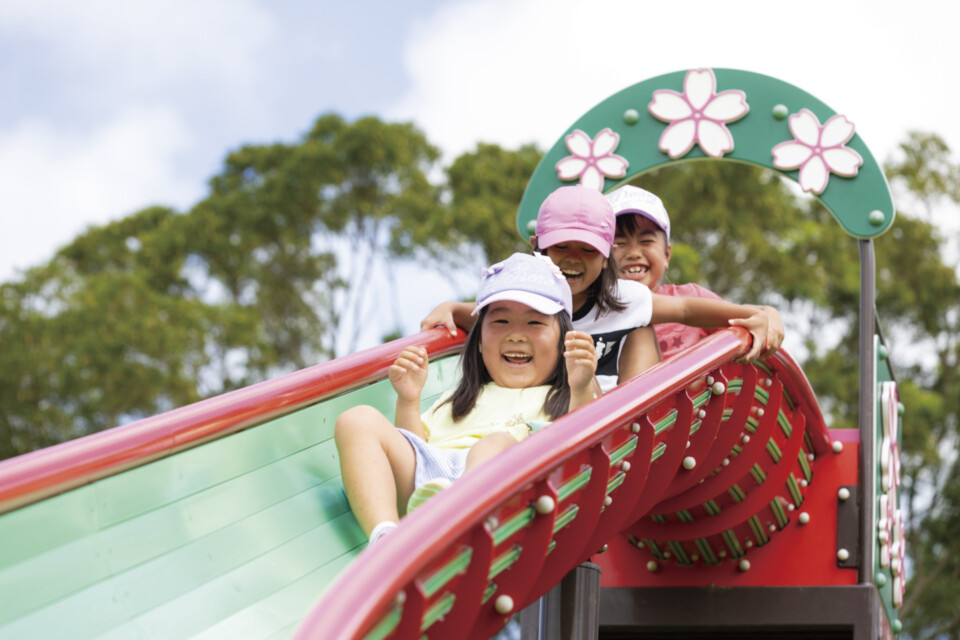 遊ぶ子どもたち