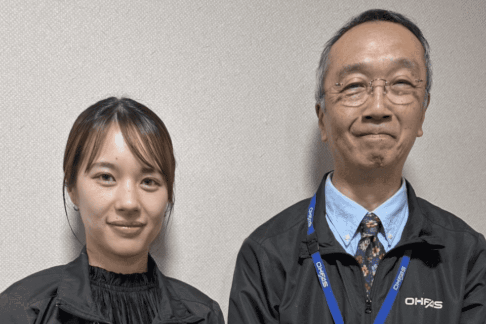 総務部広報デザイン担当 中野佐織さん　右：総務部部長 宮本成雄さん