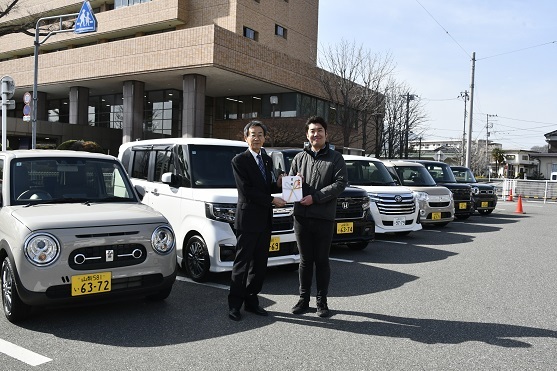 株式会社IDOM様より7台の車両の寄附をいただきました