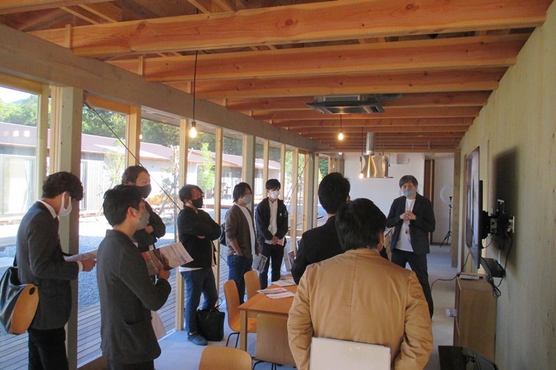 人が集い、多様な働き方を実現する三好事業