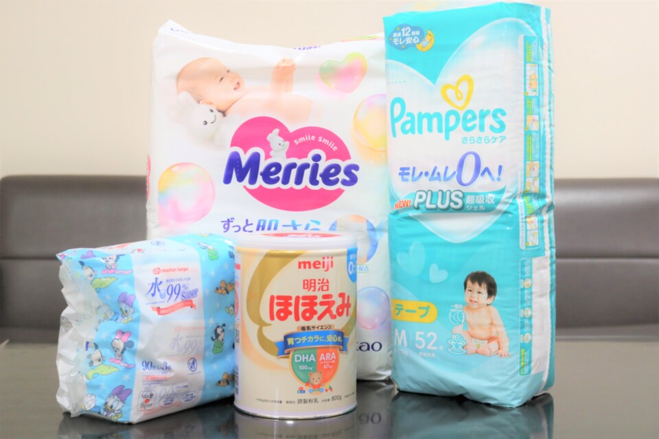 子育て家庭に育児用品を毎月届け、子育てを見守ります