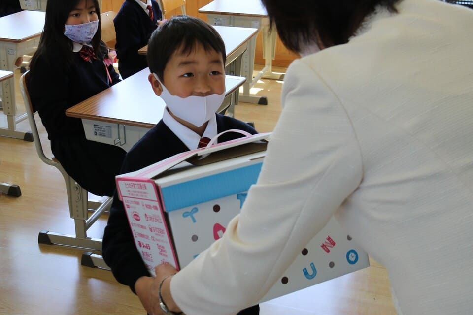 子育て応援プロジェクト　はつらつベビーまごころ便事業および祝入学支援事業