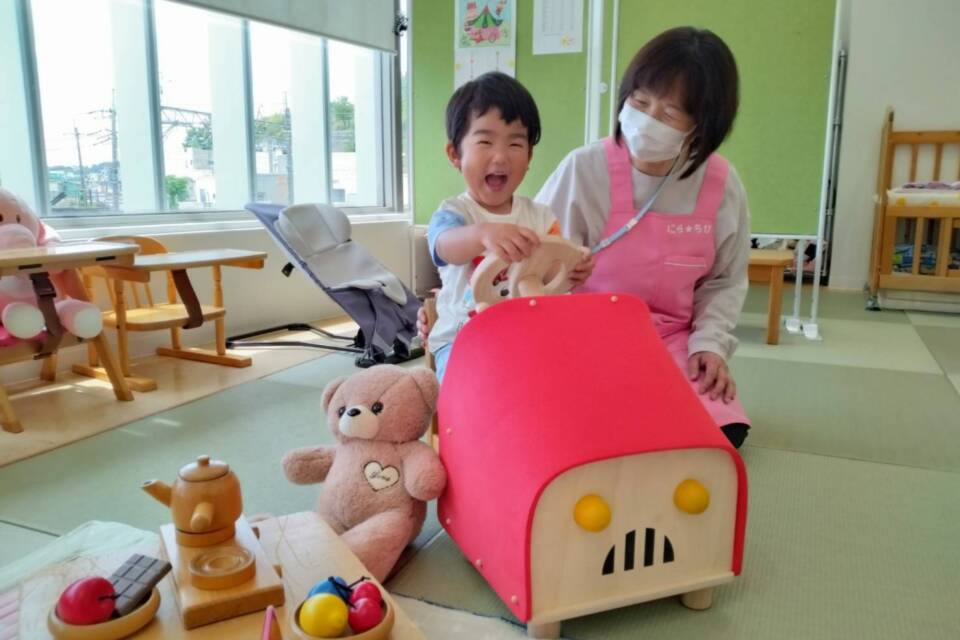 【子育てにやさしいまちを応援】　韮崎市子育て支援センター　にら★ちび　「～カモン！ベイビーにらさき～」